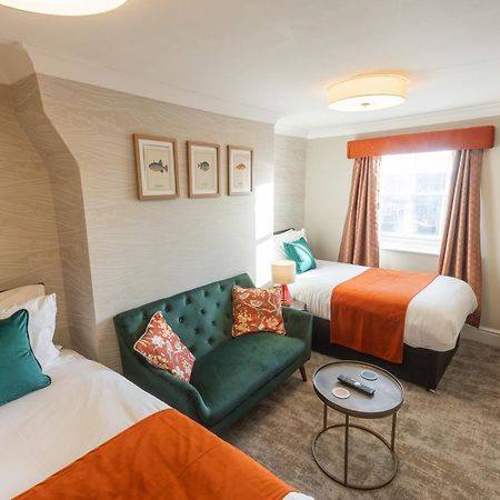 The Resolution Hotel Уитби Экстерьер фото