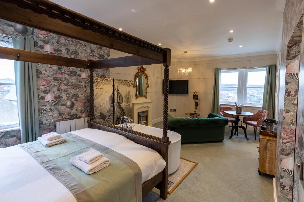 The Resolution Hotel Уитби Экстерьер фото