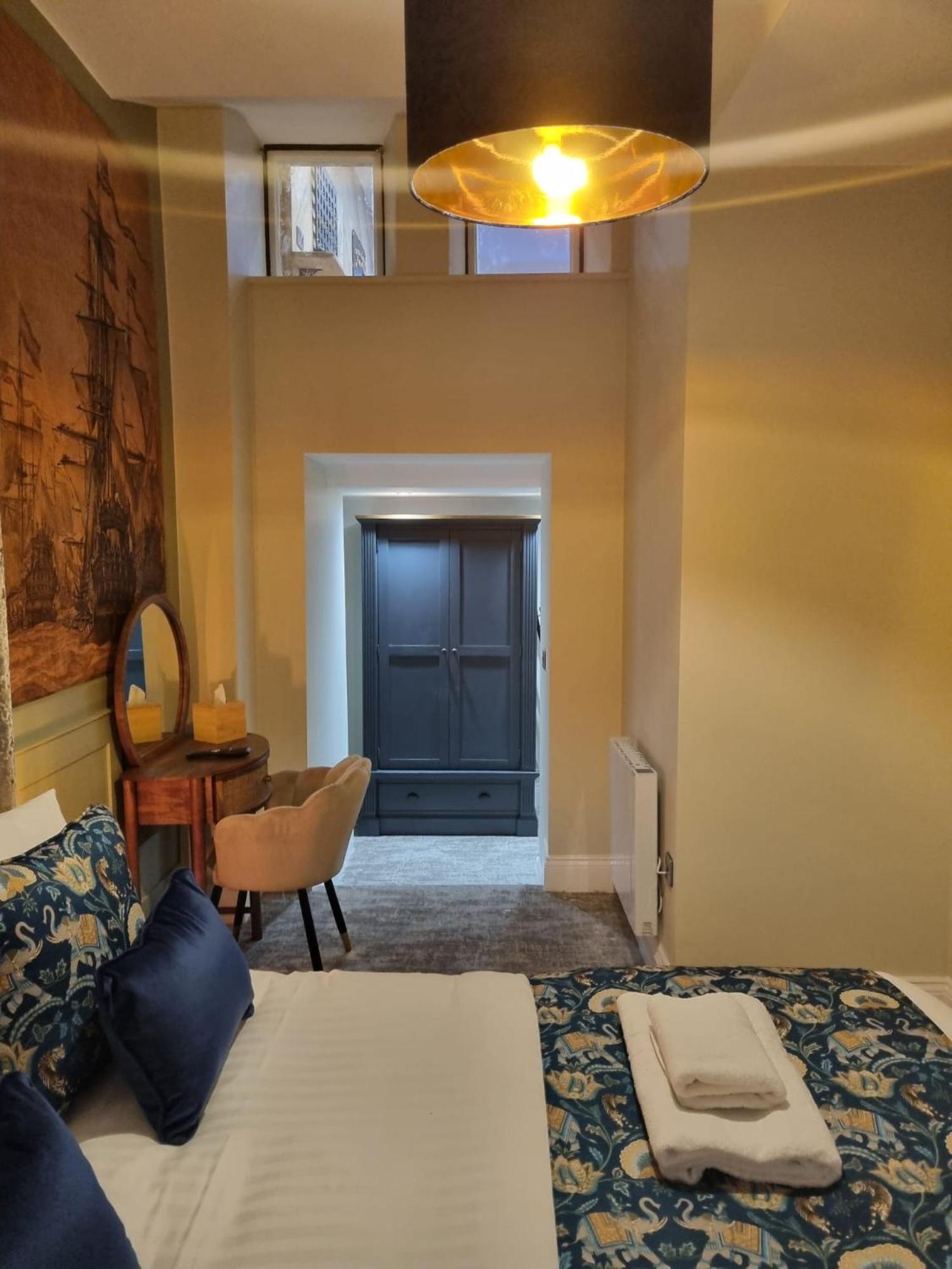 The Resolution Hotel Уитби Экстерьер фото