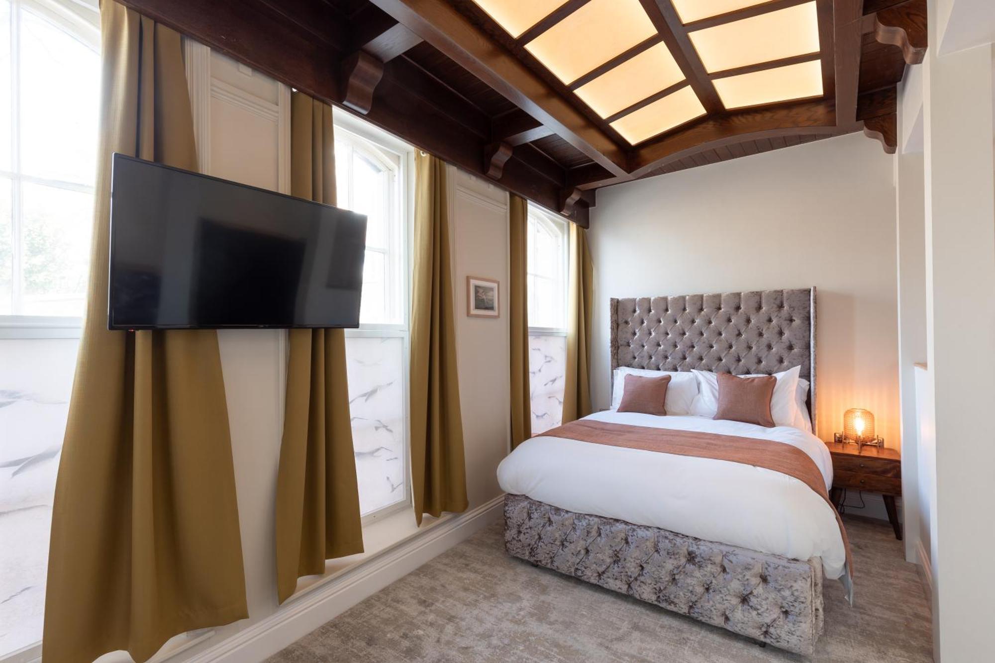 The Resolution Hotel Уитби Экстерьер фото