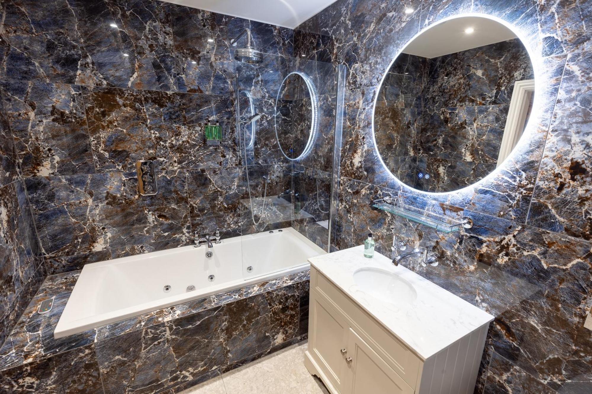 The Resolution Hotel Уитби Экстерьер фото