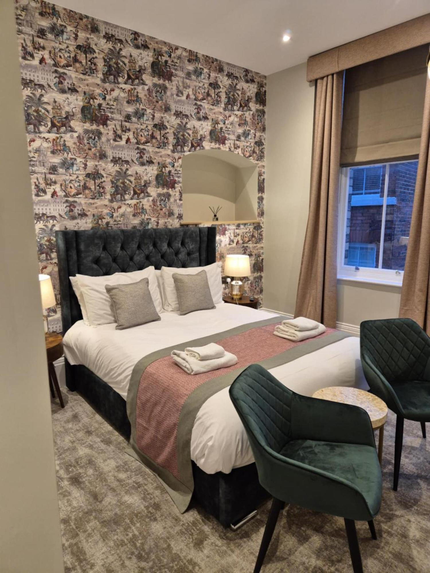 The Resolution Hotel Уитби Экстерьер фото